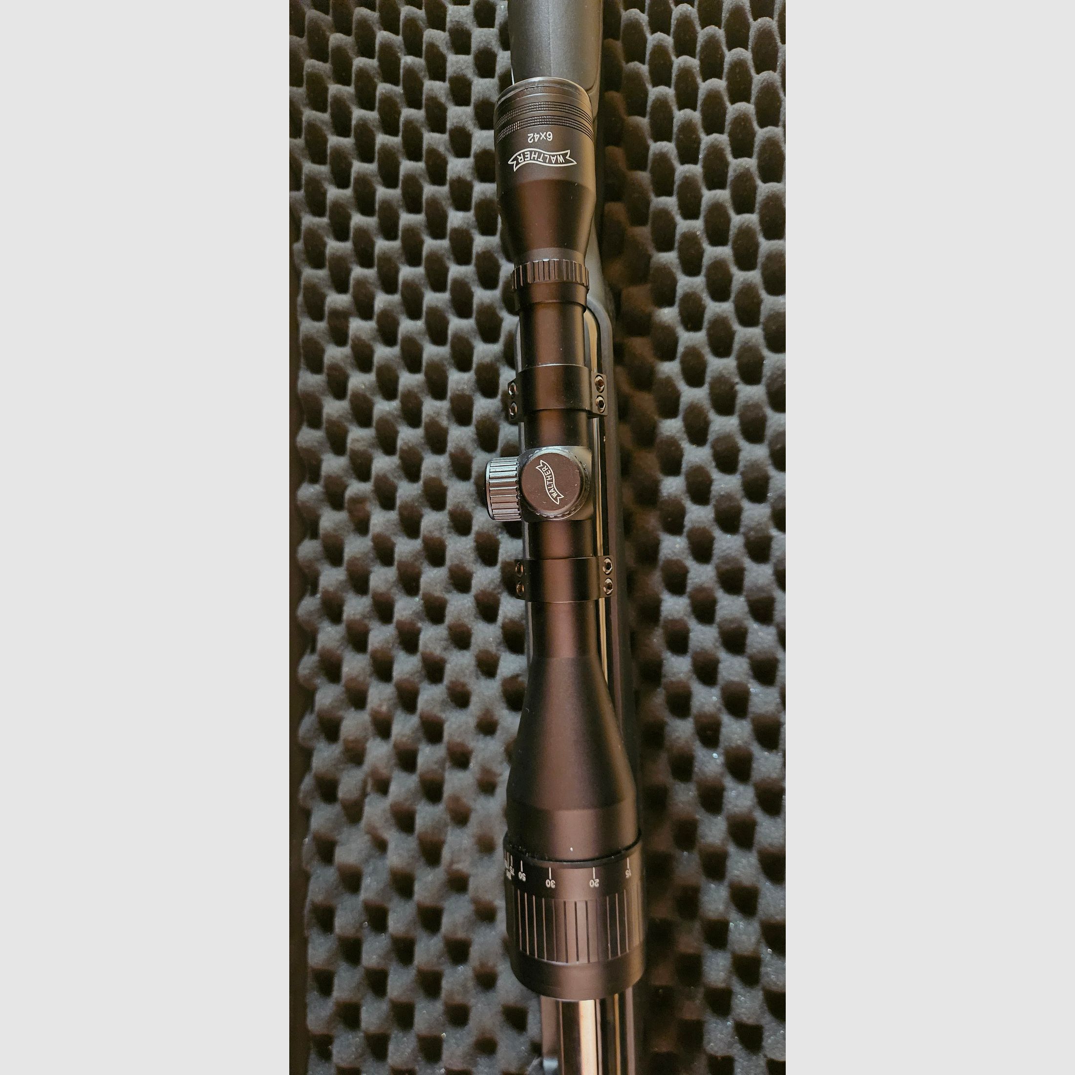 Karabinek pneumatyczny Walther LGU Varmint z lunetą 4,5mm Diabolo, walizka i akcesoria