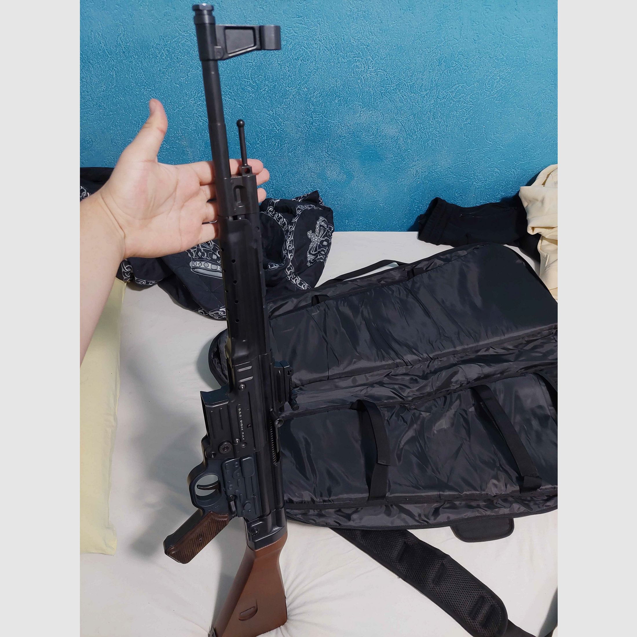 GSG StG44 9mm P.A.K. mit Magazinhilfe und Gewehrtasche.
