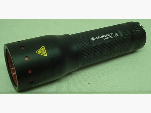 P7 Lampe- 450 Lumen - 300m Reichweite