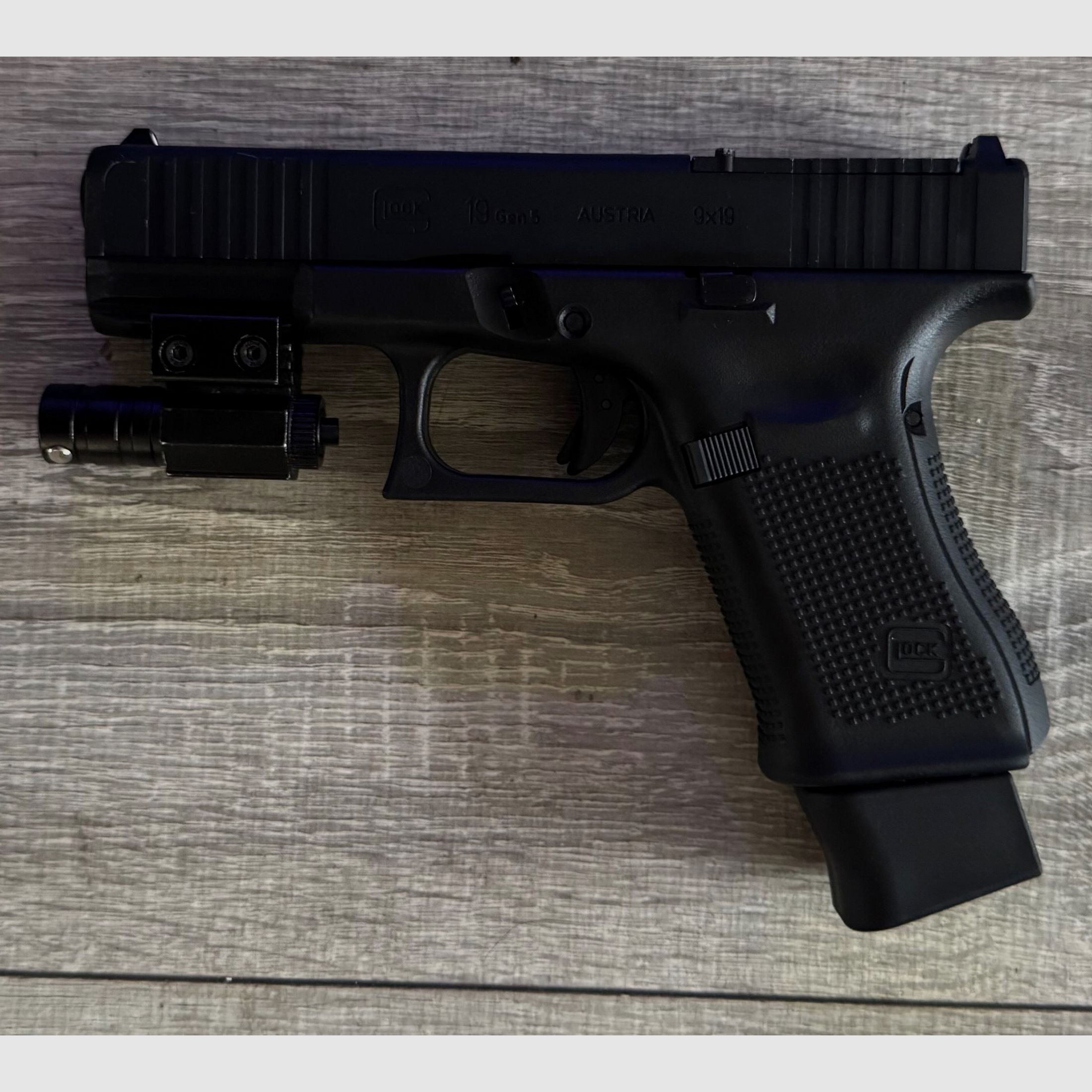 Umarex Glock 19 Gen 5 MOS 4,5 mm CO2 Blowback – Incl. Trijicon/Mini Dot plate & BBs (VB)