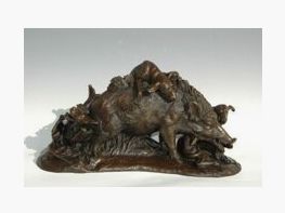 Lovergreen große Bronzestatue Motiv attakiertes Wildschwein bei der Hetzjagd