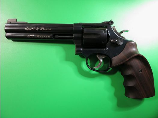 Revólver SMITH & WESSON Modelo 586-4, Campeón de Tiro 6", Cal. 38/357 Mag, Azul Real #97