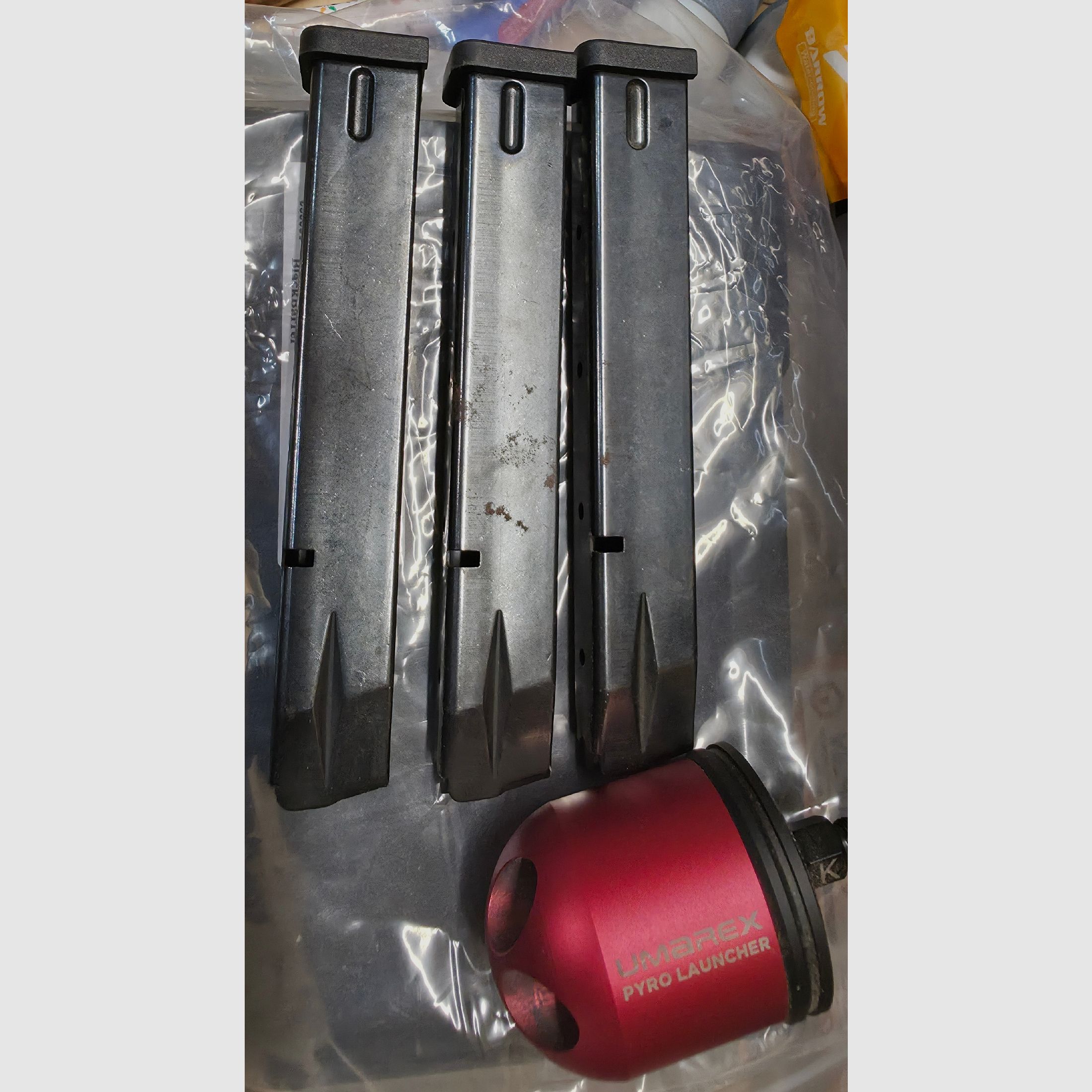 Zoraki 918 mit 3 Magazinen (25er) und Umarex Abschussbecher