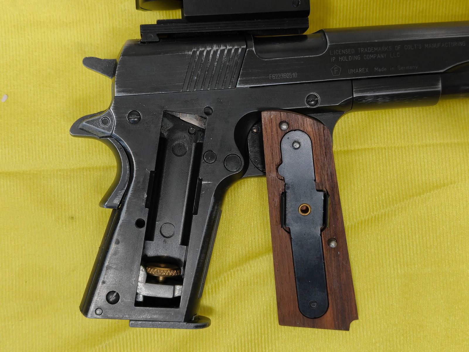 CO2 Colt Government 1911 A1 cal. 4,5mm / .177 Umarex, immagine 4 di 6