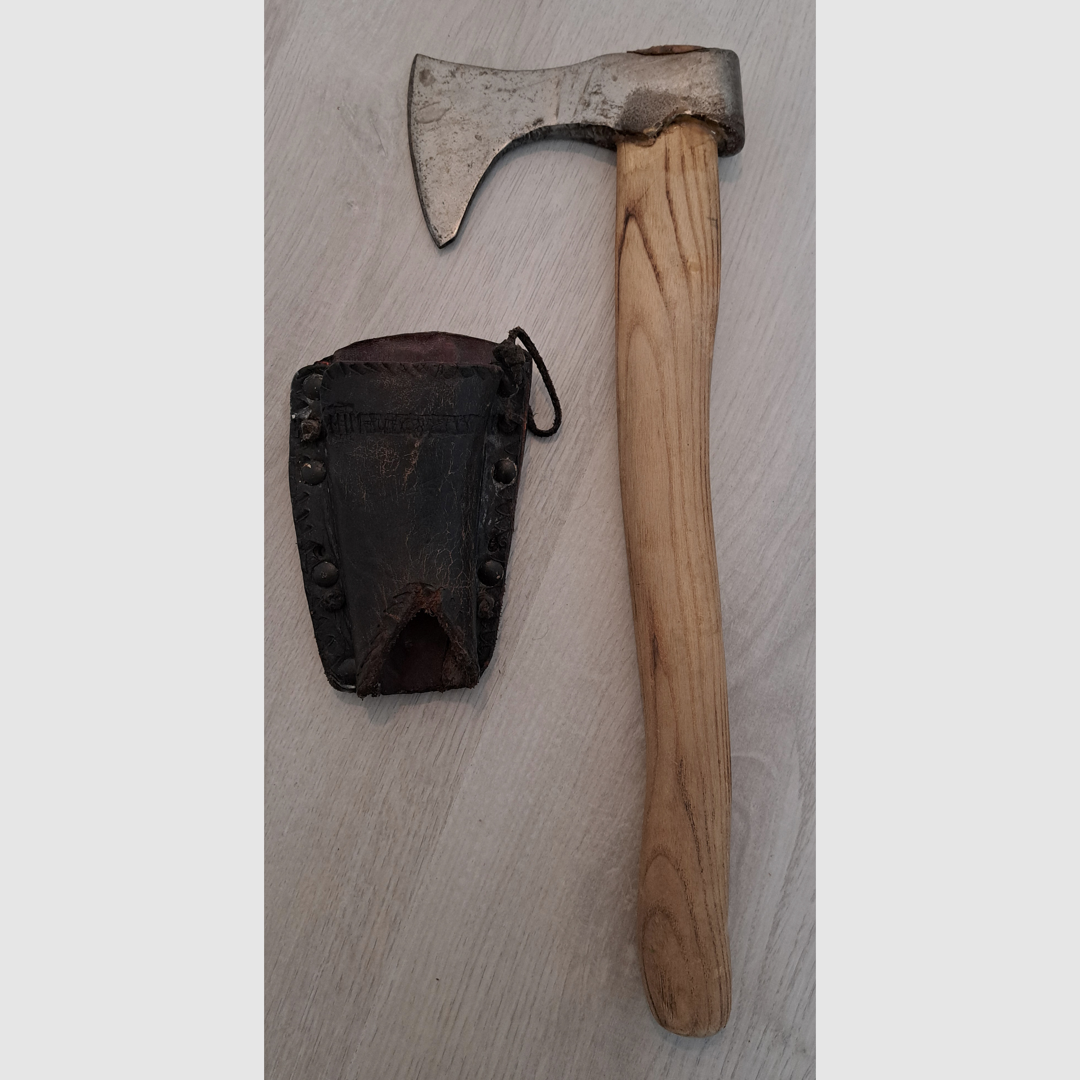 Hache, hache avec étui à ceinture