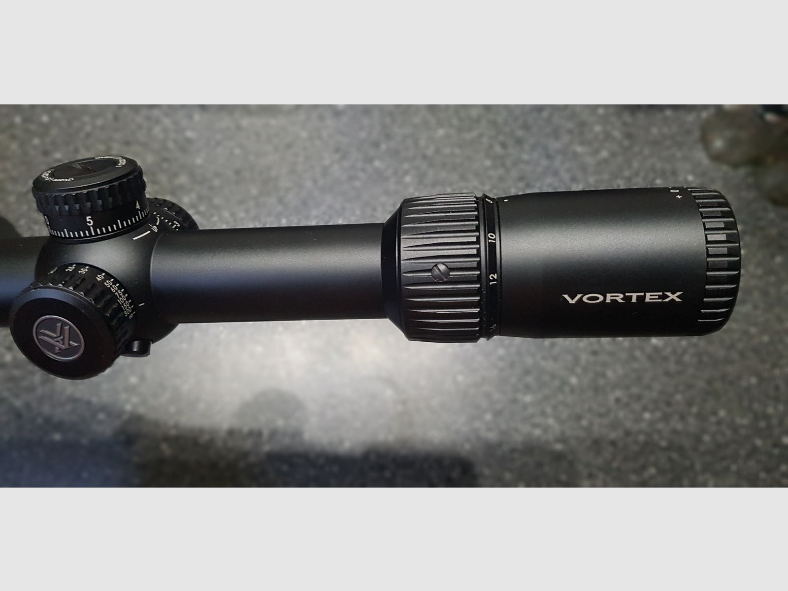 Vortex Diamondback Tactical 6–24×50 FFP EBR-2C MRAD (DBK-10029) inkl. Originalkarton & Zubehör