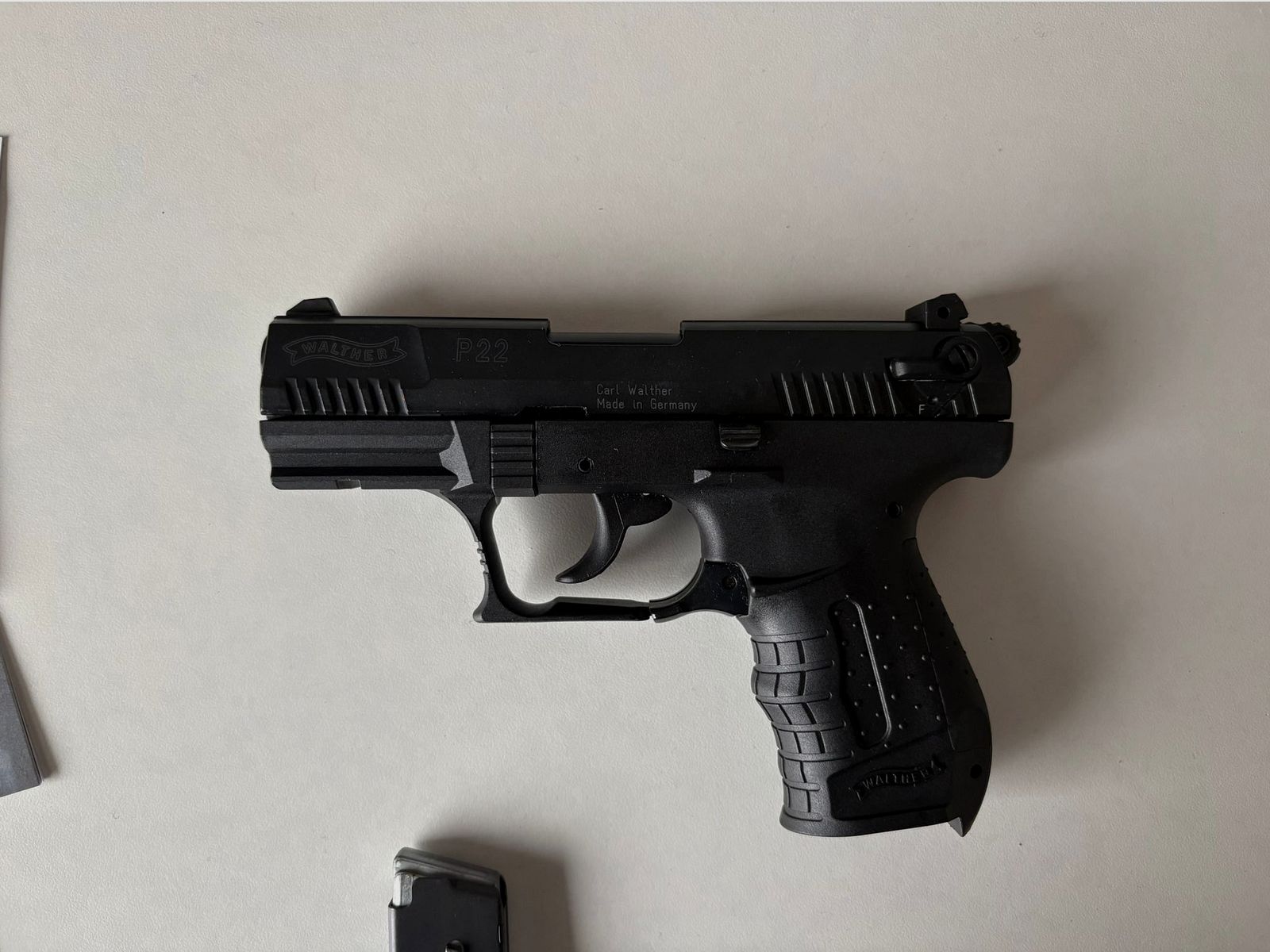 Walther P22 Ready Schreckschuss Pistole 9mm P.A.K. schwarz inkl. Holster und 84 Platzpatronen