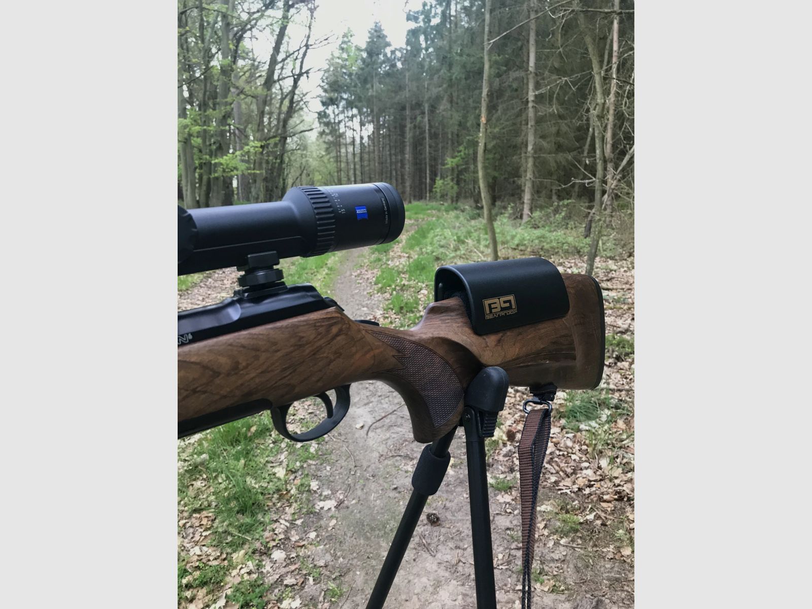 BEARPROOF PRECISION Podnóżek z uchwytem na naboje - Czarny