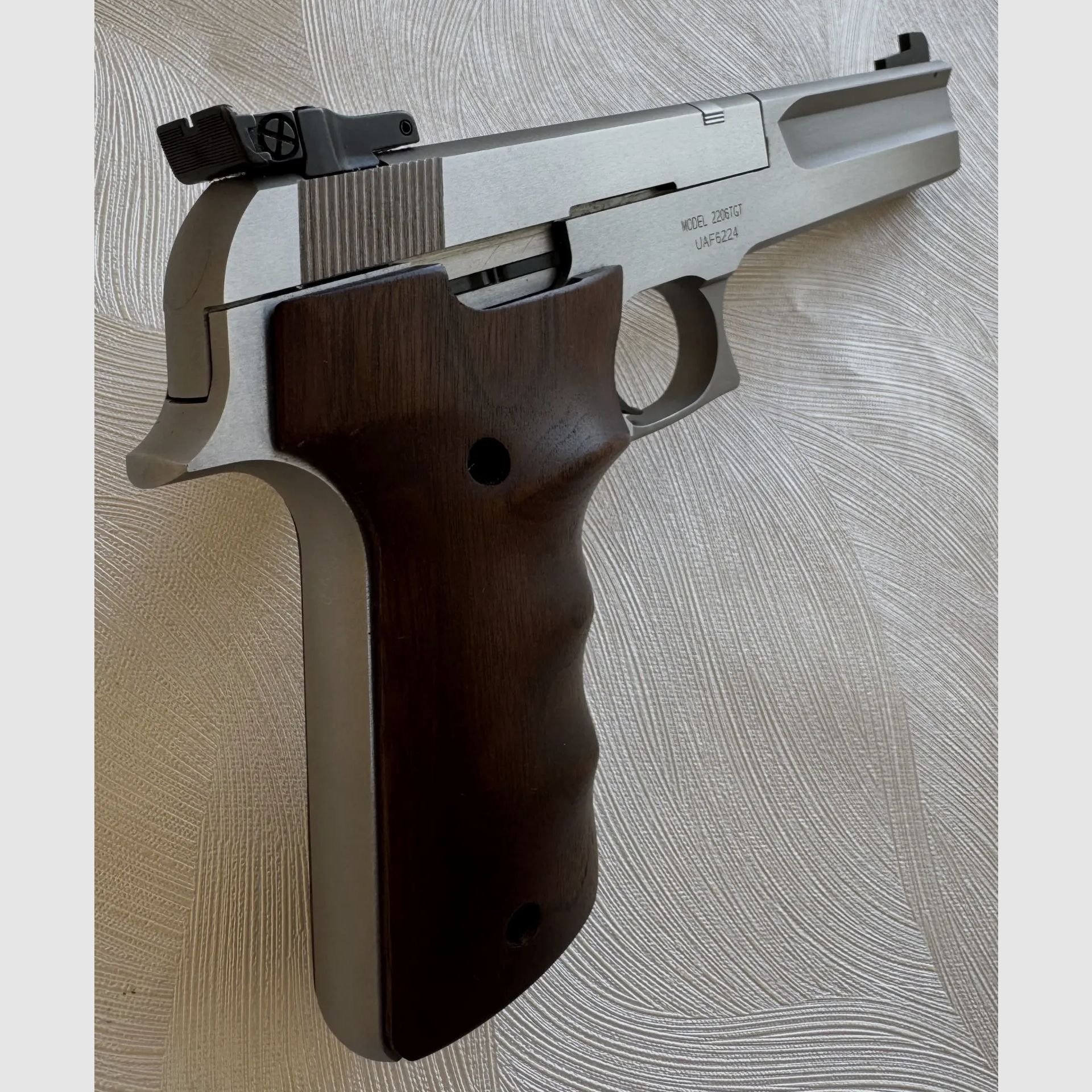 Smith & Wesson Pistole Mod. 2206TGT – Kaliber .22 LR