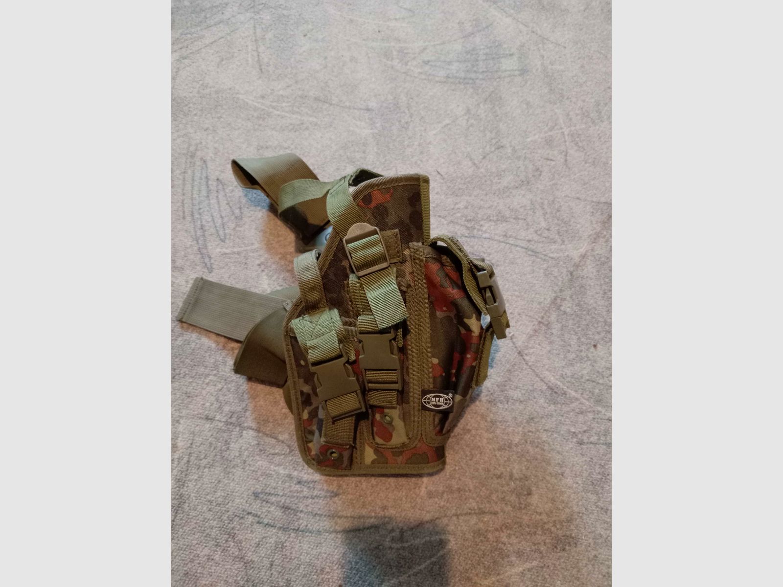 Pistol holster   Thigh holster