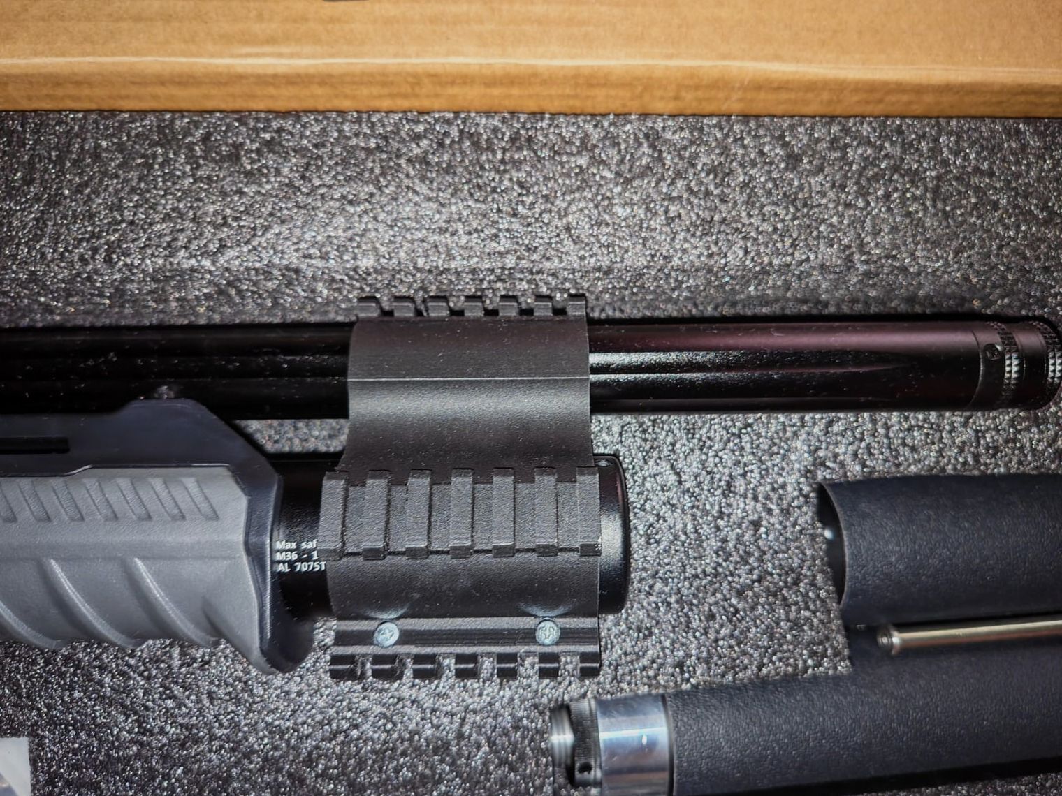GoGun AEA Megalodon F-Serie 7,5 Joule |  Cal .50 Luft / PCP Gewehr | mit JADS Doppeltank | Bipod | Tank Klemme | 2x 12 Schuss Alu Magazine | + Griff Stabilisatoreinsätze | mit Zubehör & Rechnung, Bild 2 von 19