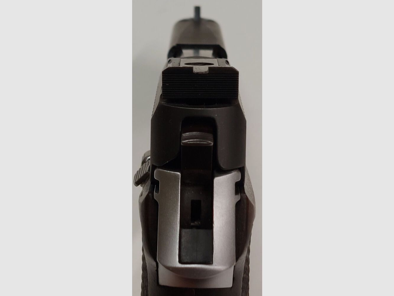 SIG SAUER DEFEKT Halbautom. Pistole SIG SAUER P220 Bicolor Schwarz/Silber im Kaliber .45ACP