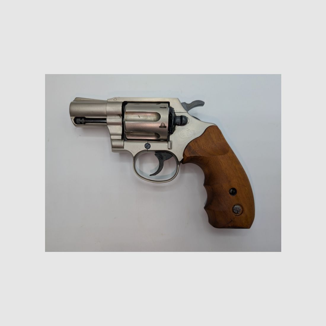 Colt Detective Special (Umarex) .380 (9mm) R.K. (PTB 841) con empuñaduras de madera, imagen 2 de 3