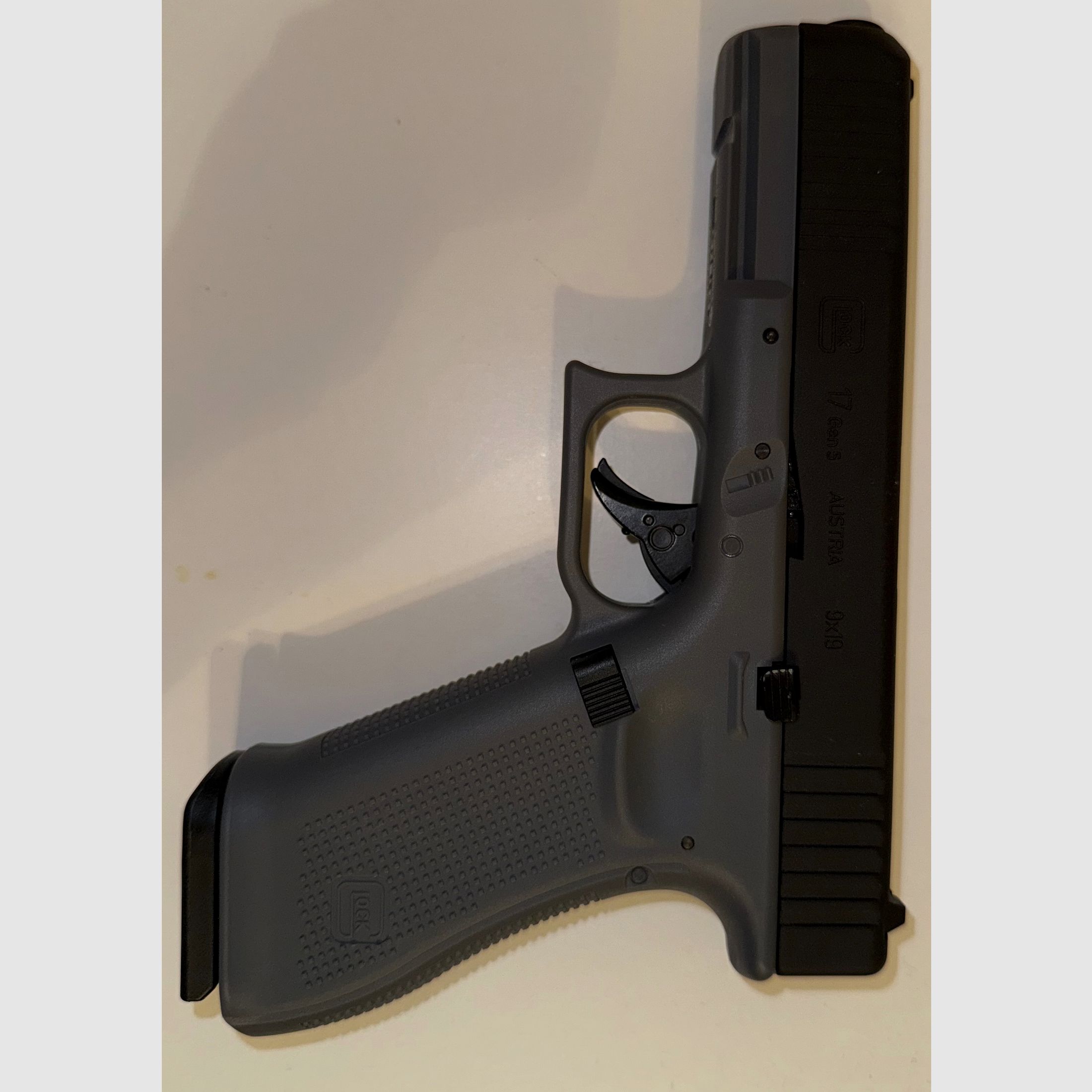 GLOCK 17 Gen5 6 mm, CO₂, < 2,0 J, Tungsten Grey