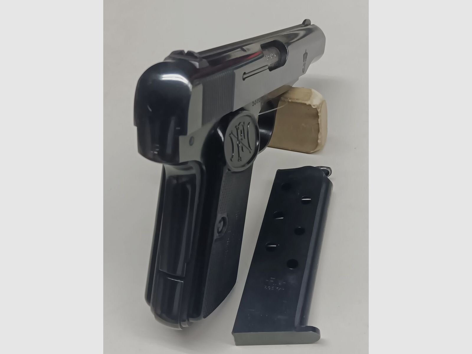 FN - Fabrique Nacional de Armas de Guerra - Herstal - Bélgica Mod. 1910 "Reina Juliana"