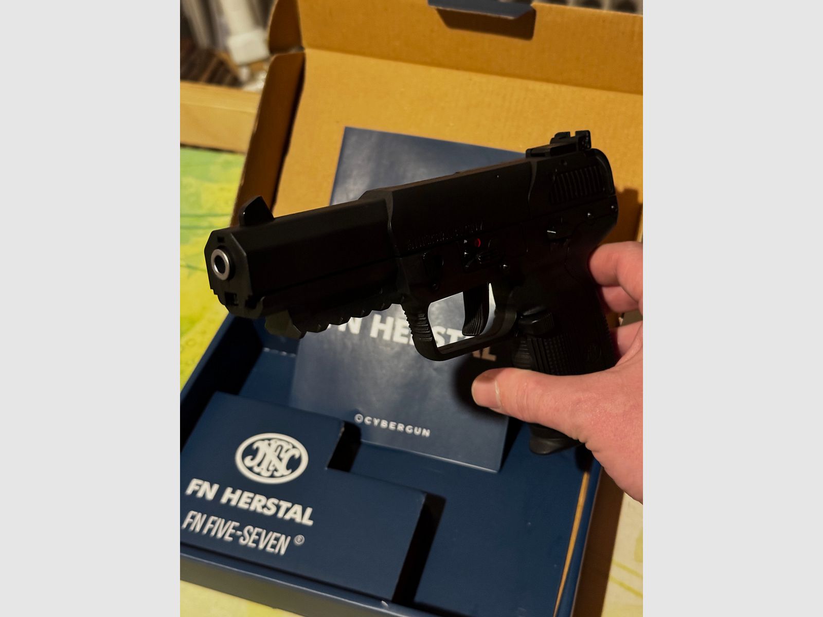 FN Herstal Five Seven GBB 57 6mm Airsoft ungeschossen