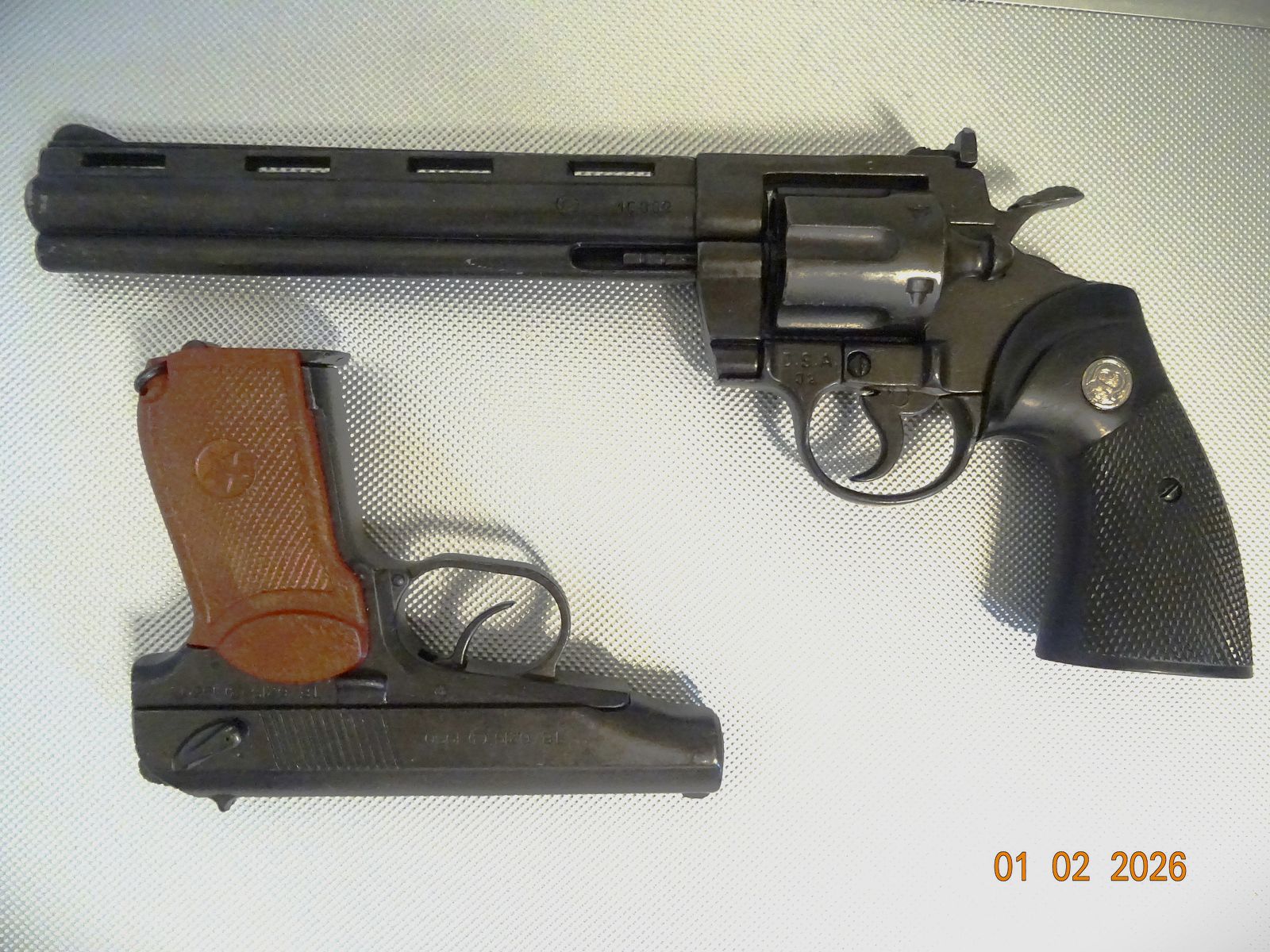 Bundle of model weapons, Colt Python revolver, Makarov pistol, Denix decorative replica, high quality!