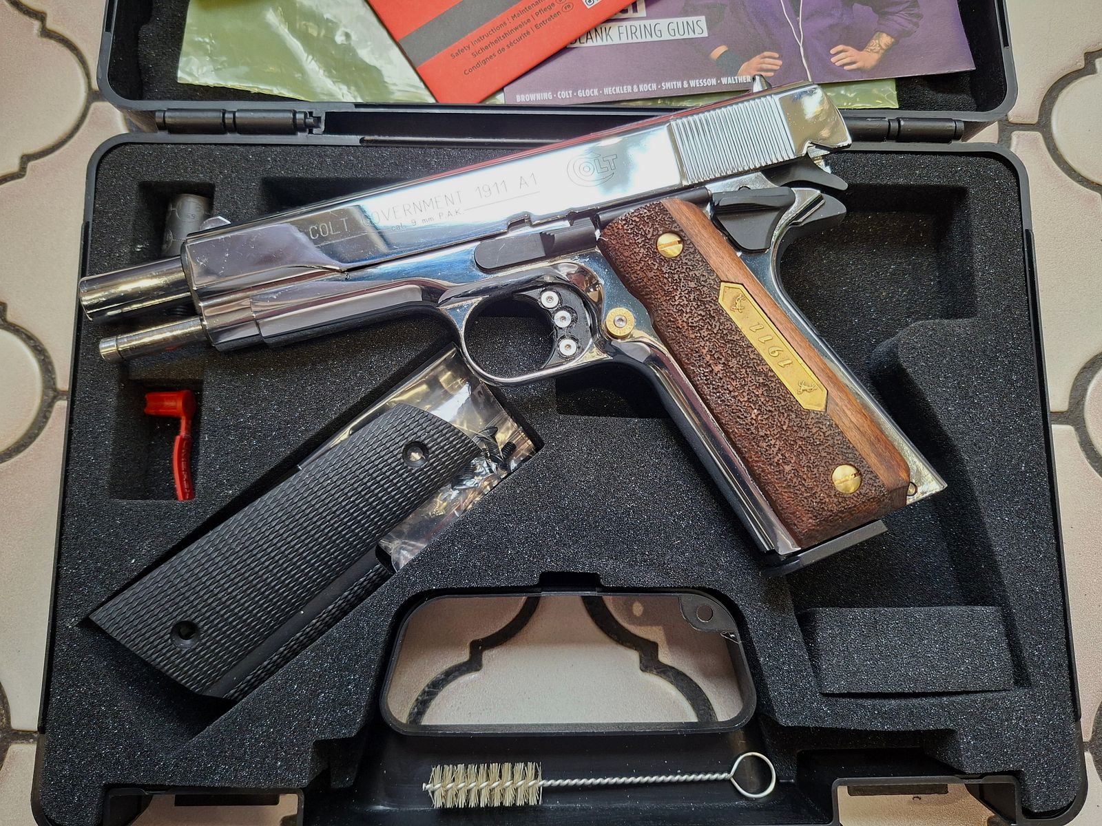 Colt 1911 Chrom, nuevo, sin disparar, guía de resorte larga, pieza de colección.