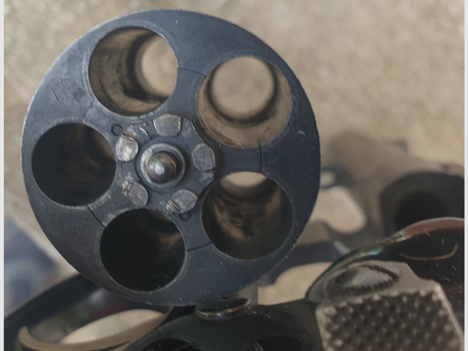 Revolver, Smith&Wesson, Mod 36, Cal..38Spec. 2.5 inches / barrel, grip with scales-FH