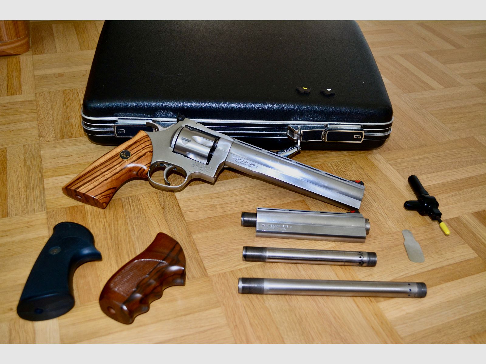 RARITÄT!  DAN WESSON  744 VH   Pistol PAC  .44. MAGNUM  mit 6" und 8" Lauf