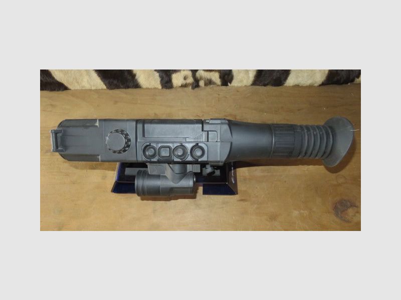 PULSAR Ultra N450 Nachtsichtzielfernrohr mit drehbarem Montage, Tasche und Magazin, Bild 6 von 7