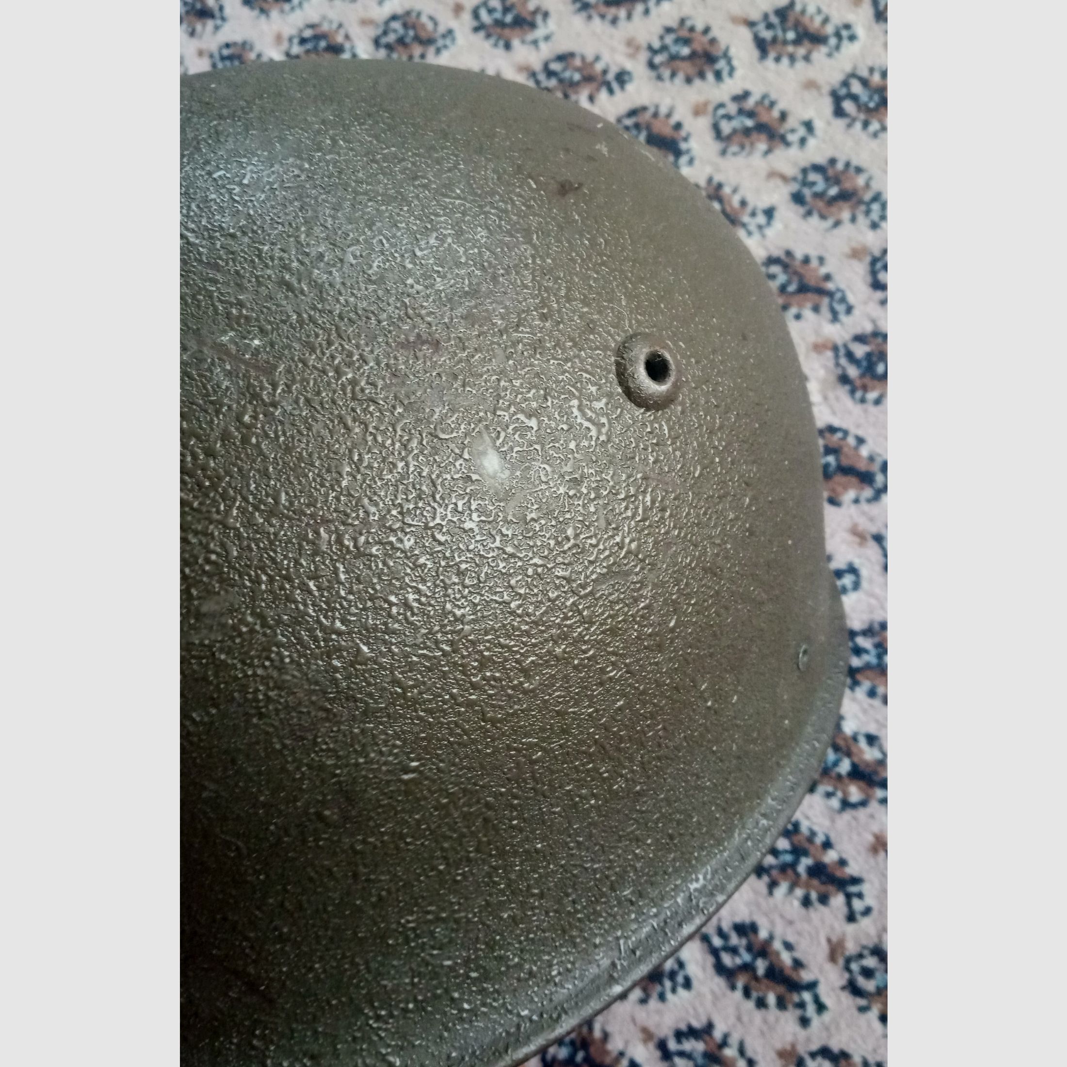 Stahlhelm der Schweizer Armee in kleiner Größe 55-56 / ideal für Zivilschutz / Swiss Made