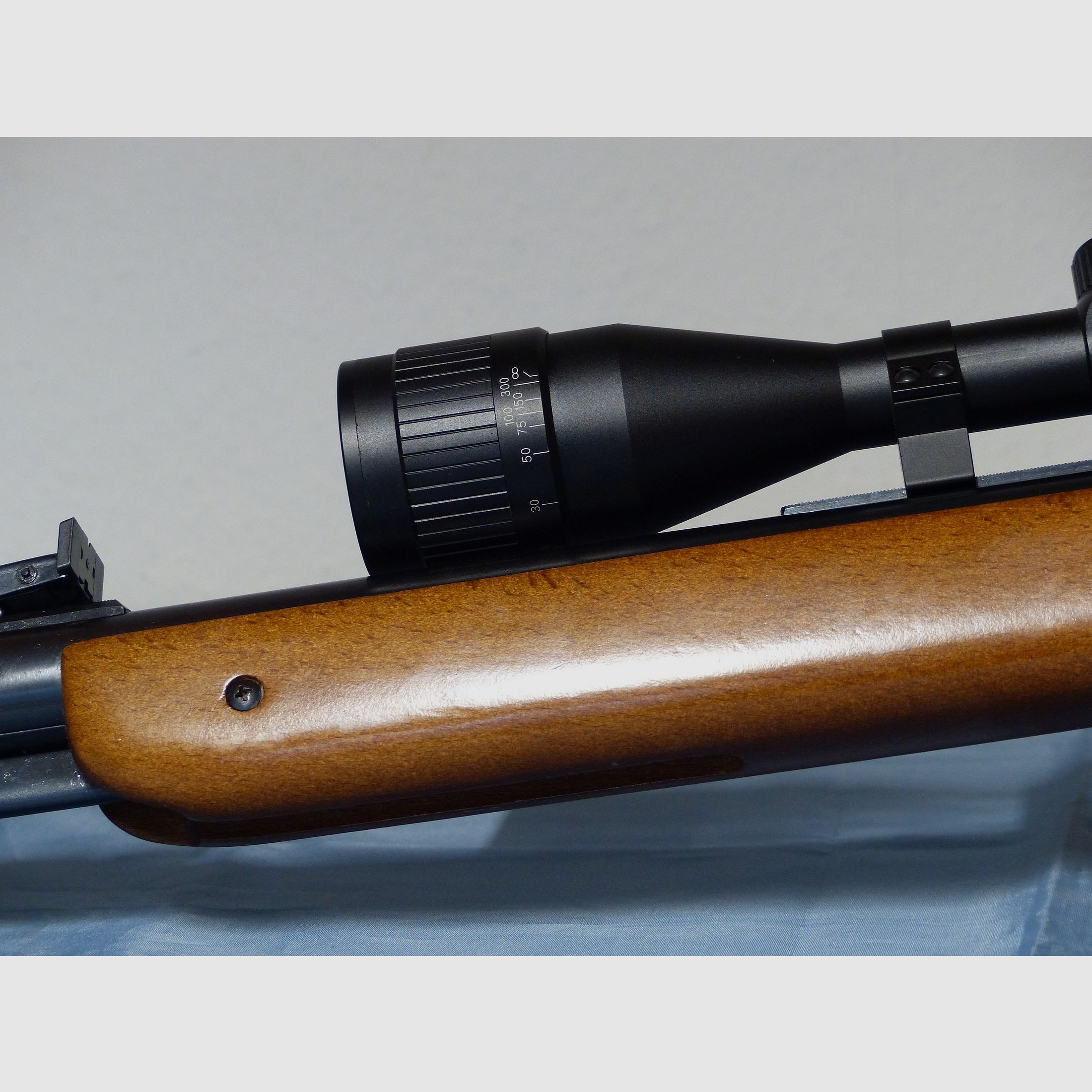 Carabina de aire comprimido Diana modelo 35 con mira telescópica Cal. 4,5 mm en estado como nuevo