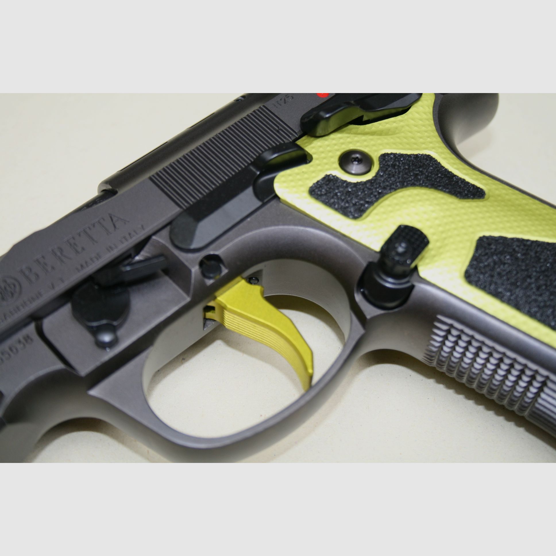 Beretta 92 X Performance Optic Ready Pistool kal 9×19 Special Make Geel, afbeelding 4 van 8