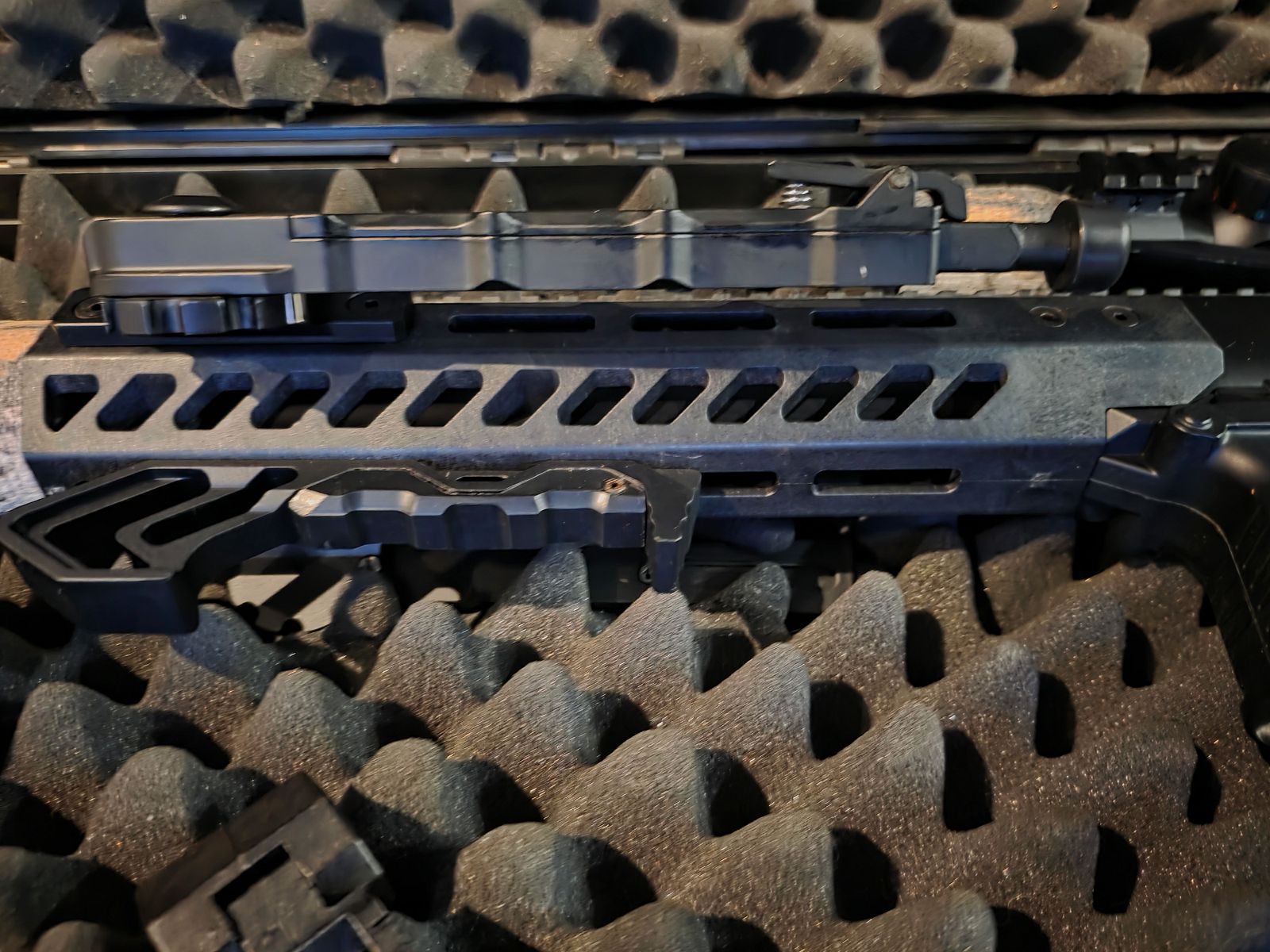 SIG SAUER MCX Co2-karabin czarny 4,5 mm Diabolo w zestawie z walizką i pistoletem CO2 Heckler & Koch P30 4,5 mm Diabolo