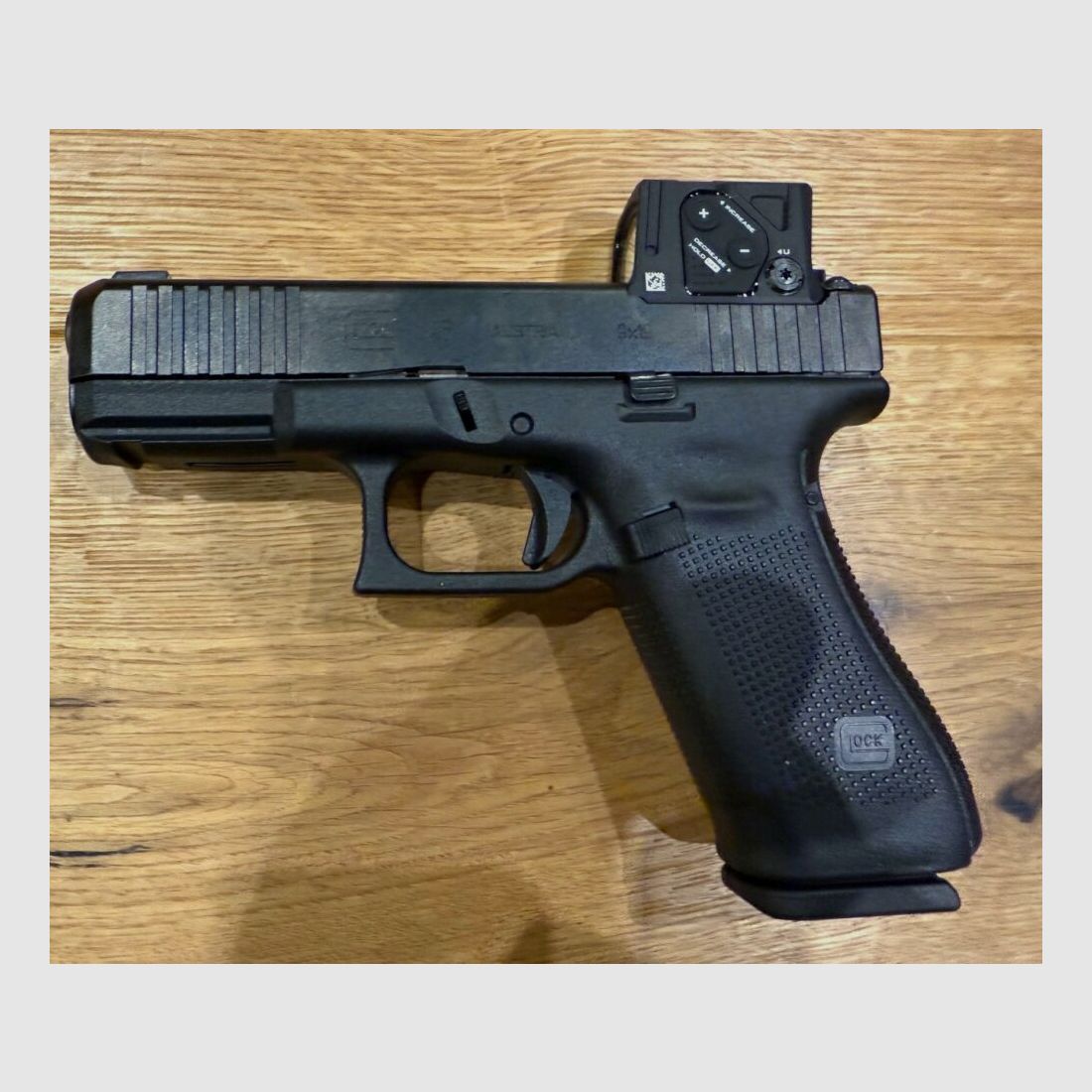 Glock pistol 45 Gen5 MOS/FS A-CUT™ combo with Aimpoint COA