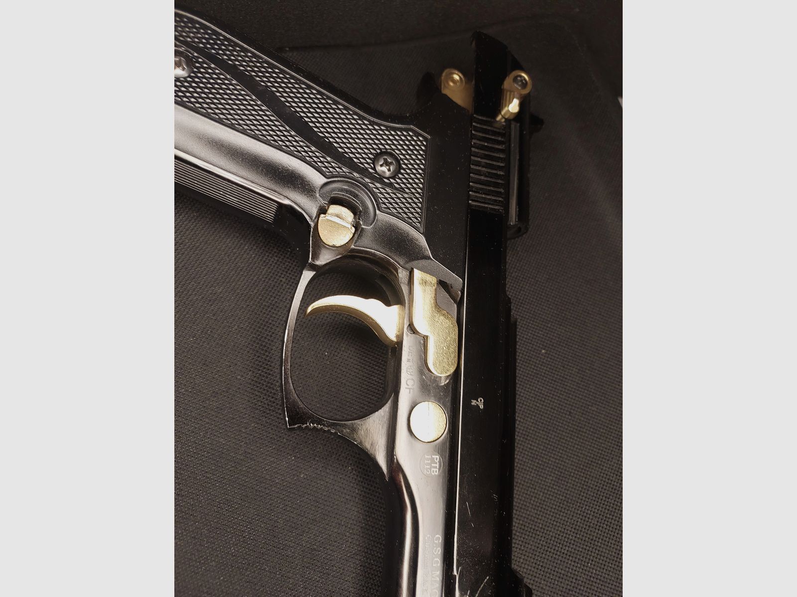 Ekol Firat Magnum Schreckschuss Pistole Schwarz/Gold Kal. 9mm P.A.K. (PTB 1112)