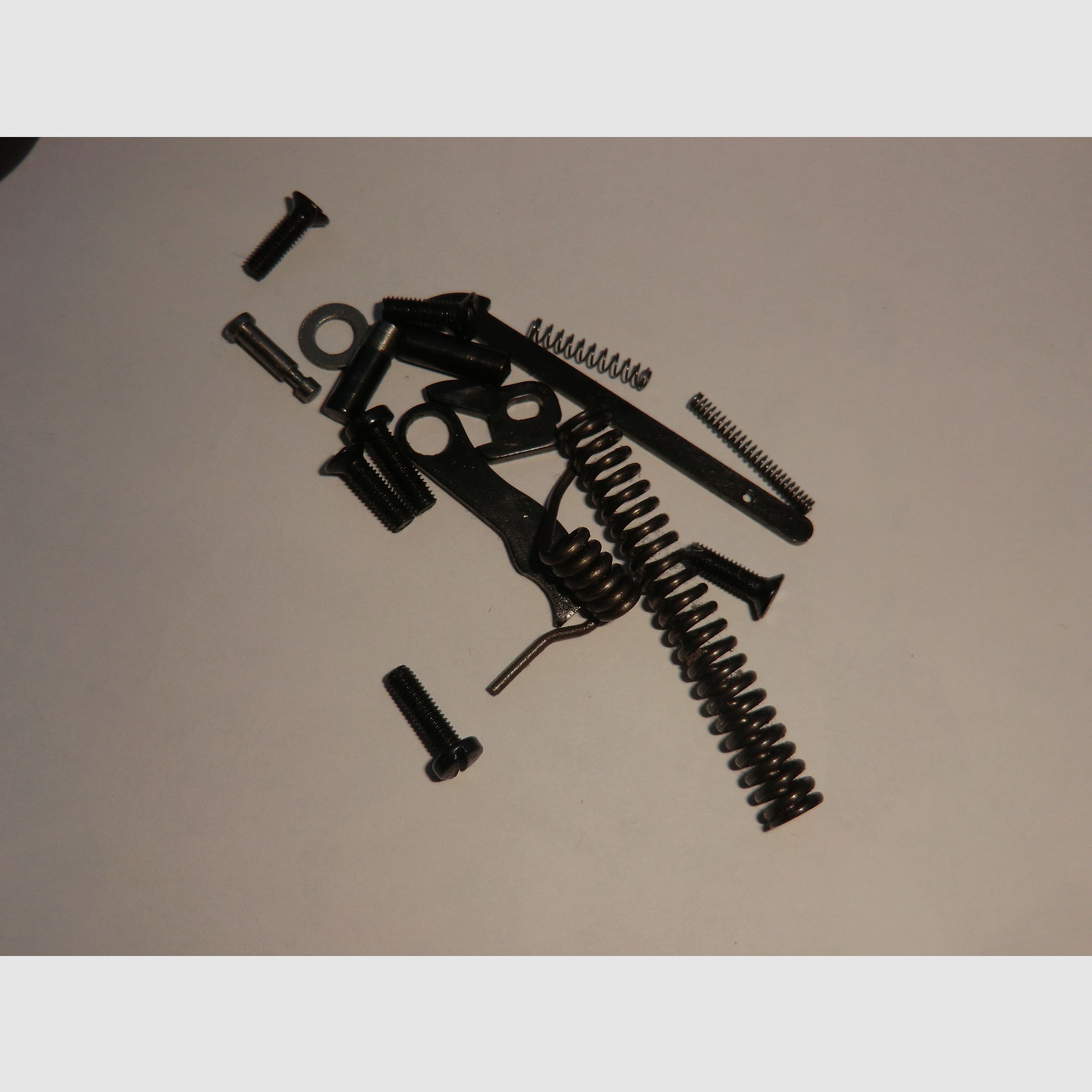 LUGER R94 Revolver 9mm K.  6-Schuss PTB: 698,  Beschuss: 00,  teils zerlegt, aber mit Teilen