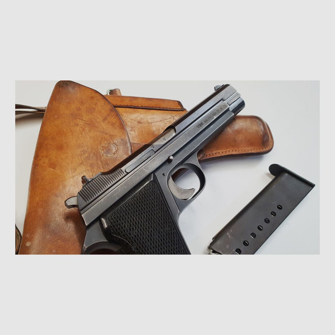 Pistolet SIG P210-2 w kalibrze 9mm Luger (9x19) w tym kabura i zapasowy magazynek, WYPRODUKOWANE W SZWAJCARII, zdjęcie 3 z 10