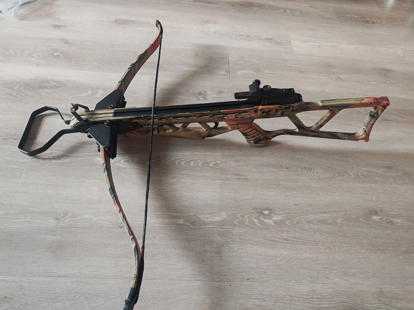 Ballesta recurva plegable 120 lbs con mucho accesorio