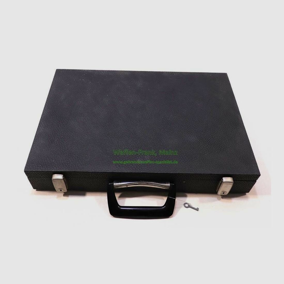 Diverse manufacturers short weapon cases wood