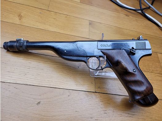 Beau Colt Targetsman – 22LR – 1925 – 6 pouces – 8 coups – Fileté – Crosse ergonomique noyer – repose pouce – TBE+