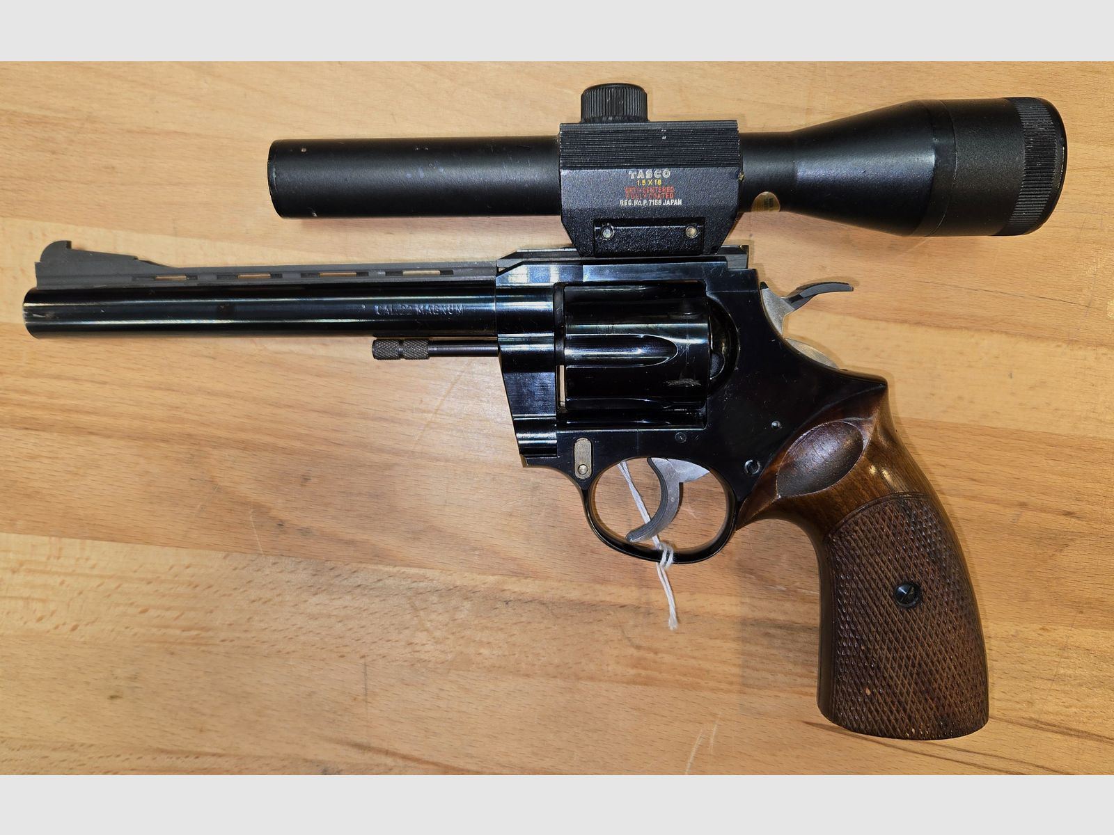 Revolver Korth .22lr con Tasco 1,5x16