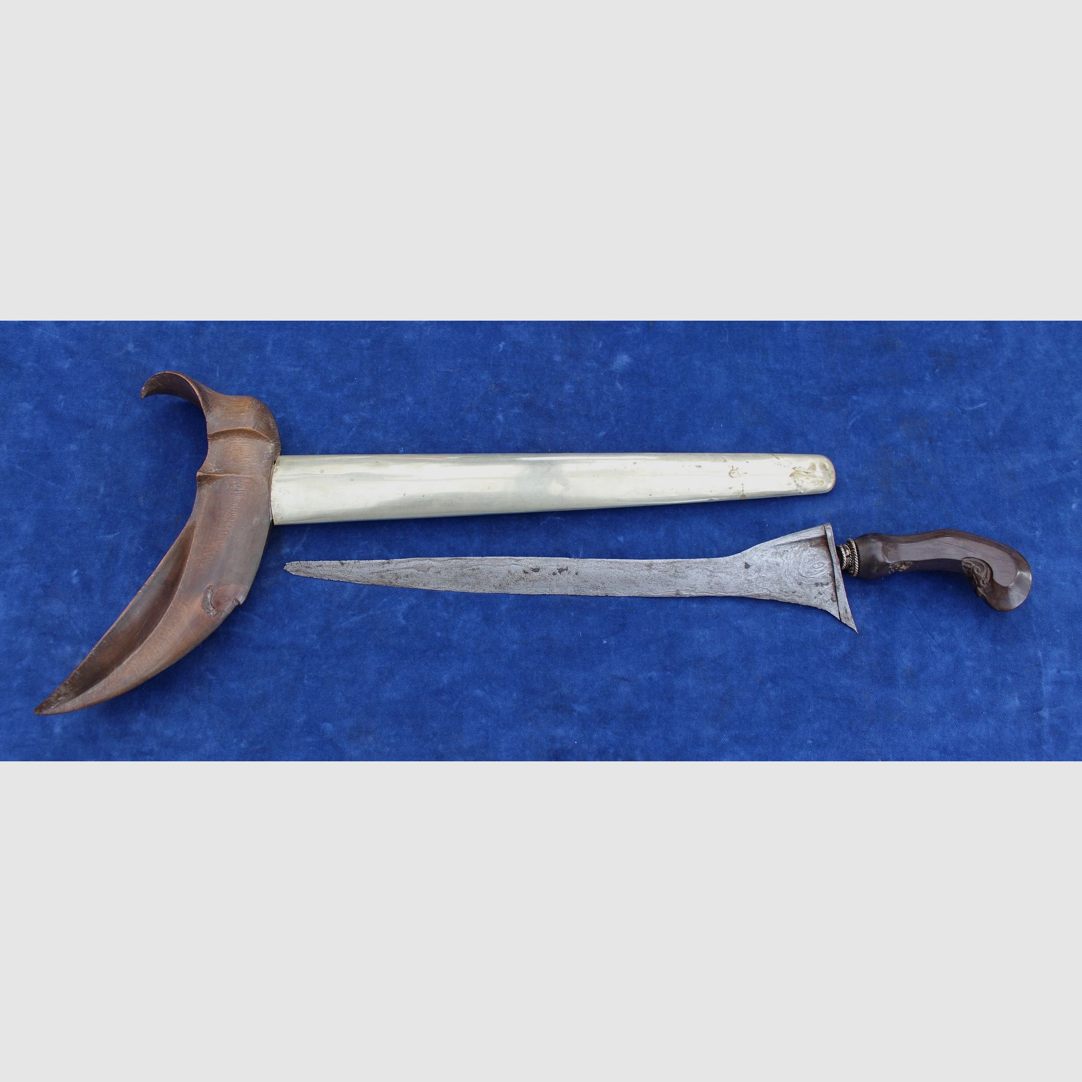 Beautiful old Javanese kris, image 1 of 15