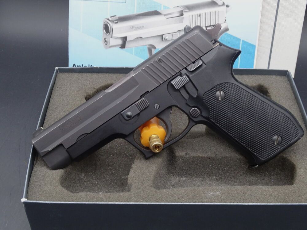 Sig Sauer P220 Made in Germany Kaliber .45 Auto P220, Bild 3 von 3