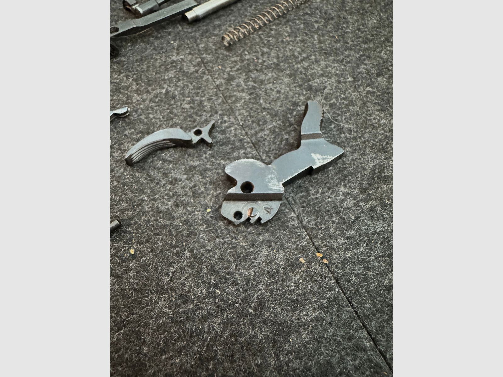 Ersatzteil-Set für RECK R20 (Revolver, Kal. 4mm M20) — alle frei verkäuflichen Teile, Schrauben, Federn, Hahn & Griffschalen — Komplett-Set