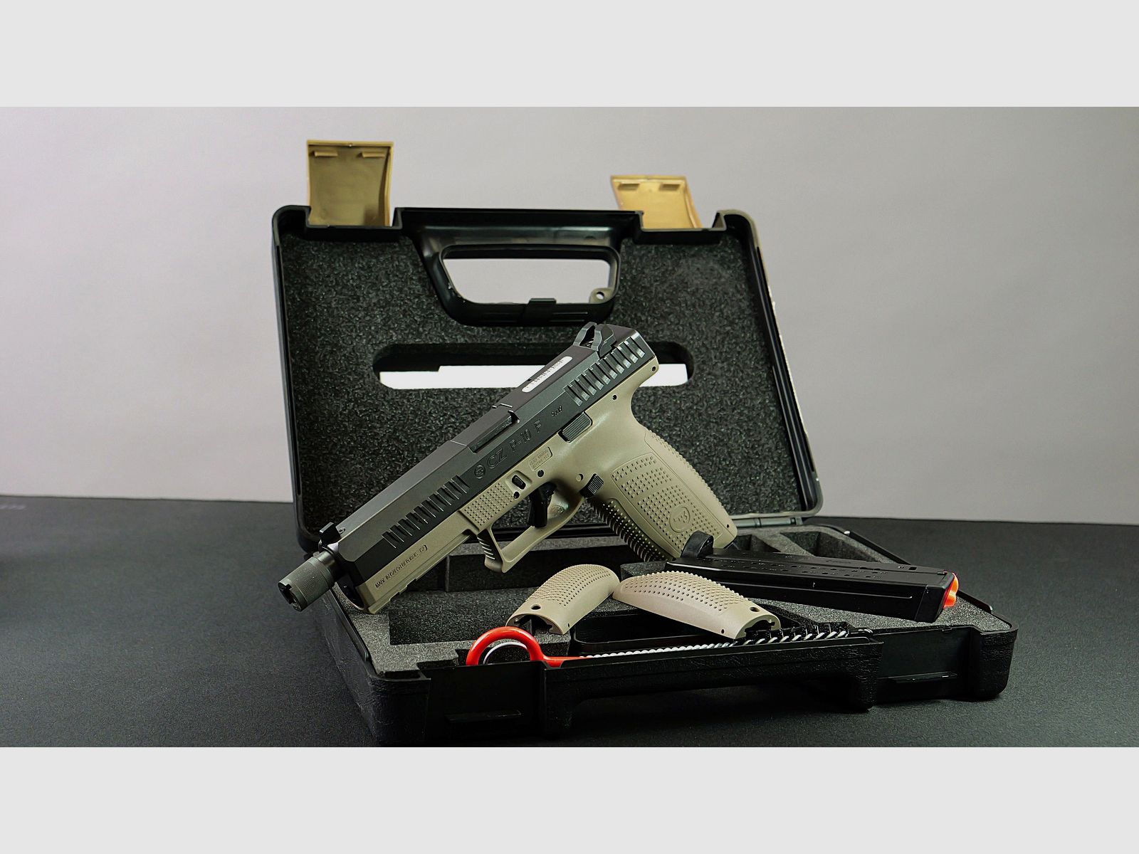 CZ P10 F  SR (Laufgewinde) MEGADEAL