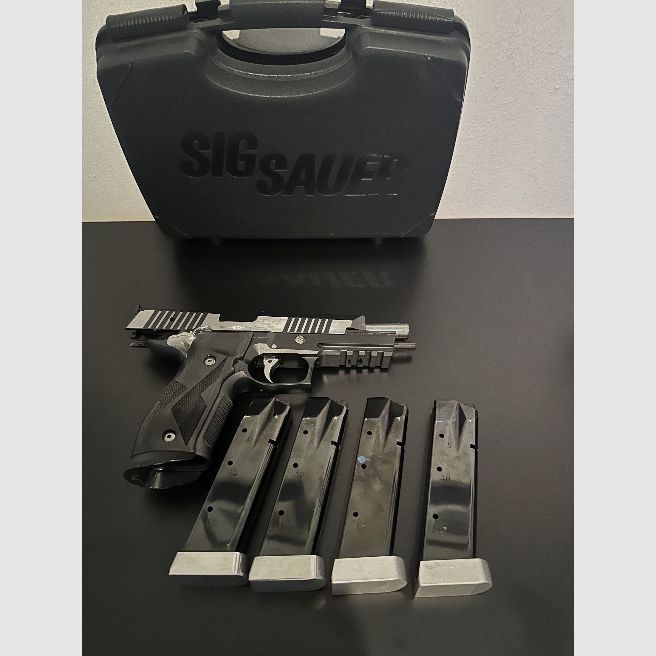 SIG SAUER P226 X-Five Black and White 9mm Luger - mit 4 Magazinen - Deutsche Fertigung!