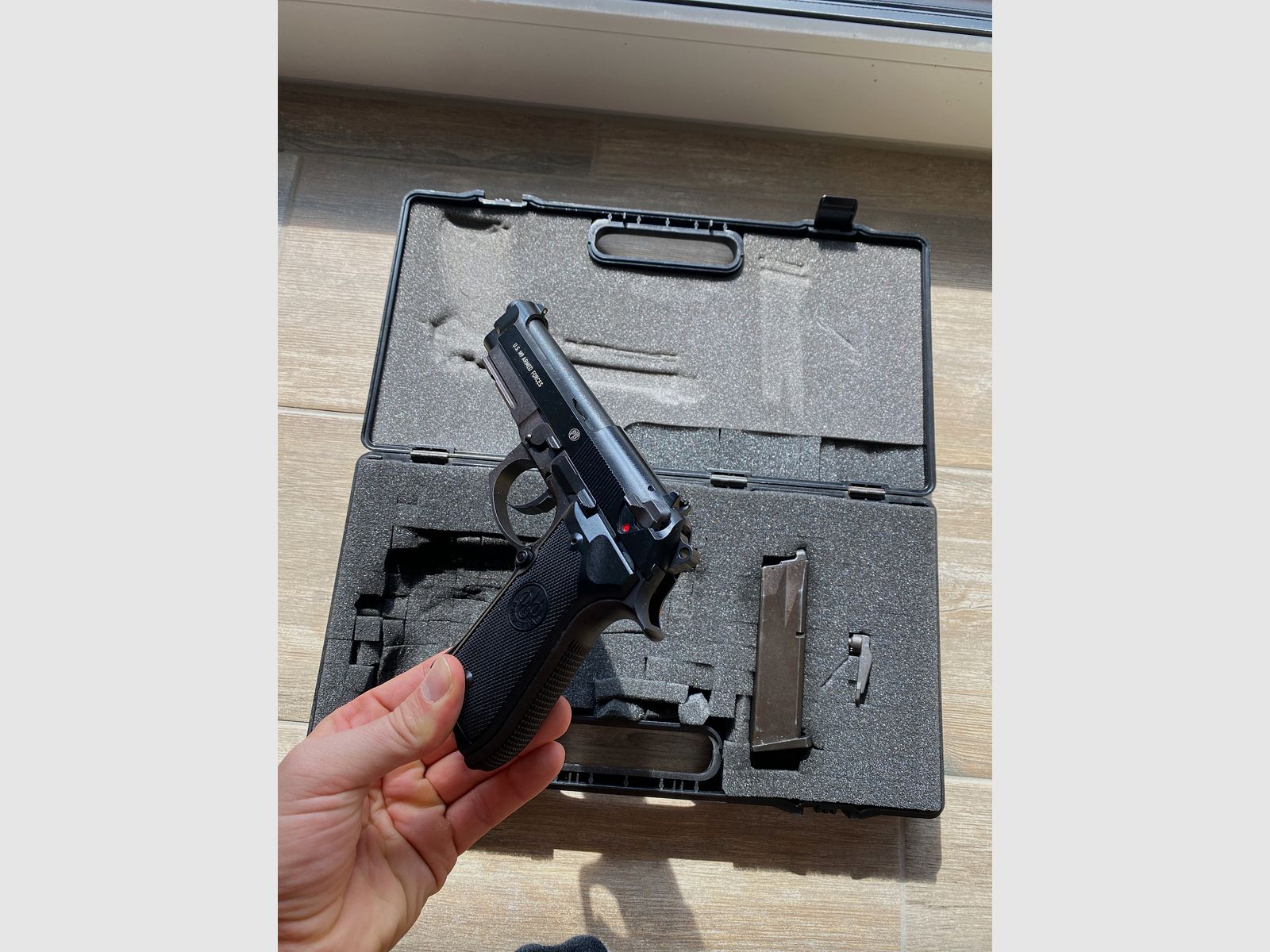 Beretta US M9A1 Softair Vollmetall GBB 6mm BB schwarz