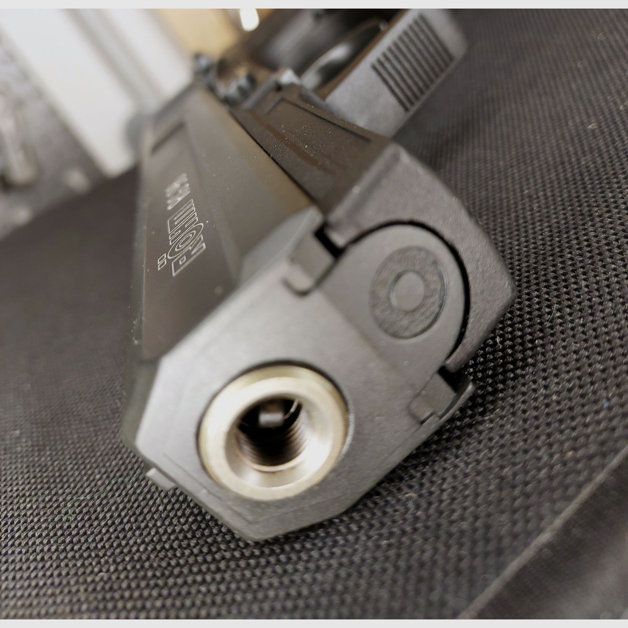 Röhm RG96 / RG 96 pistola de fogueo 9 mm P.A.K. PTB 699 niquelada