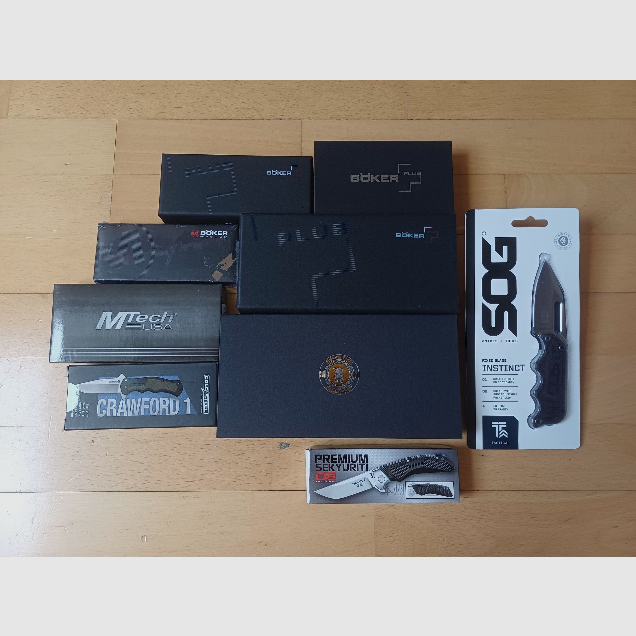 Colección de cuchillos Böker Midgards Cold Steel United Cutlery SOG MTech Micro OTF Jotun Crawford