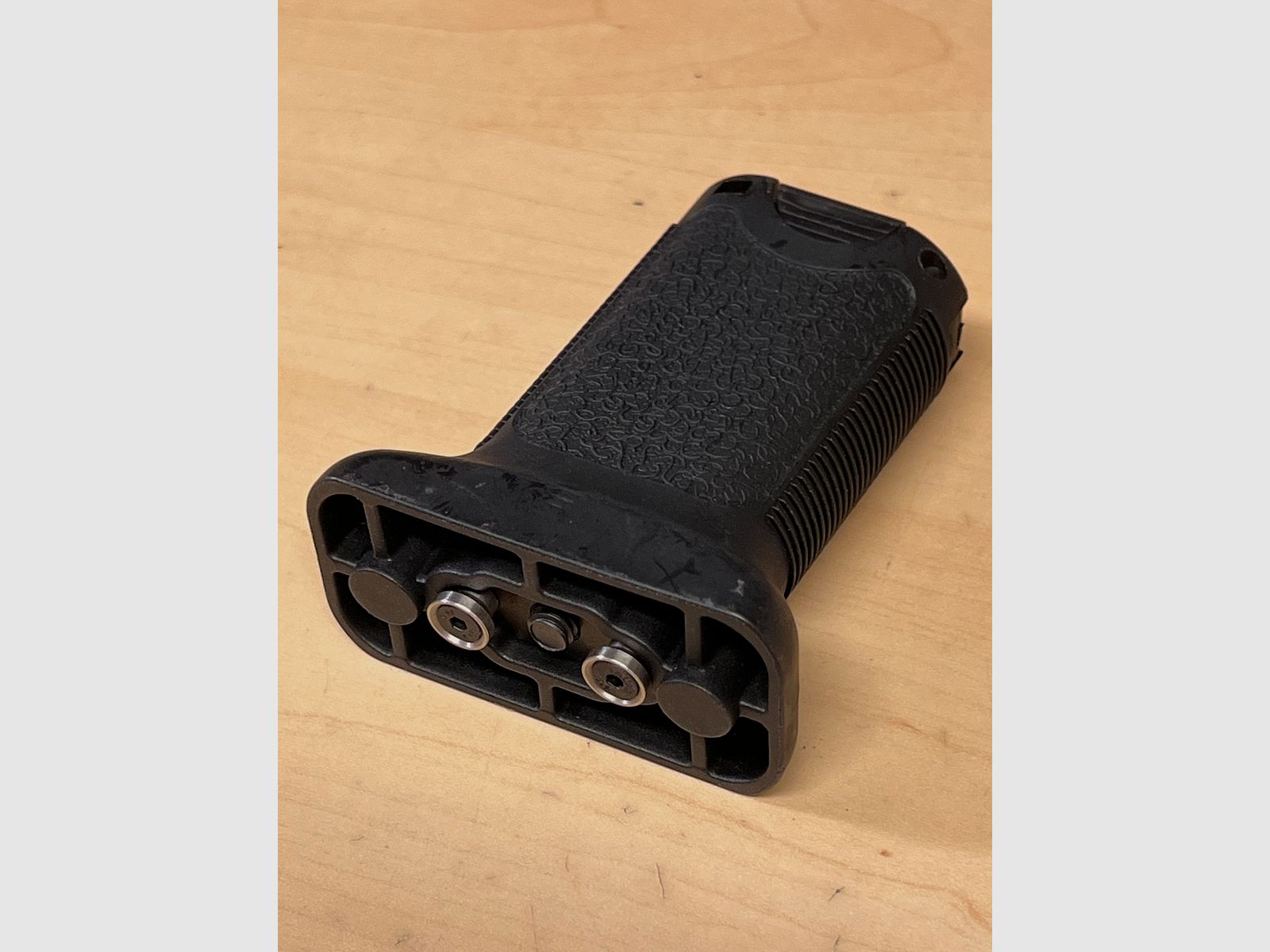 Przedni uchwyt do Airsoft w wersji kątowej w kolorze czarnym Key - MOD Typ4