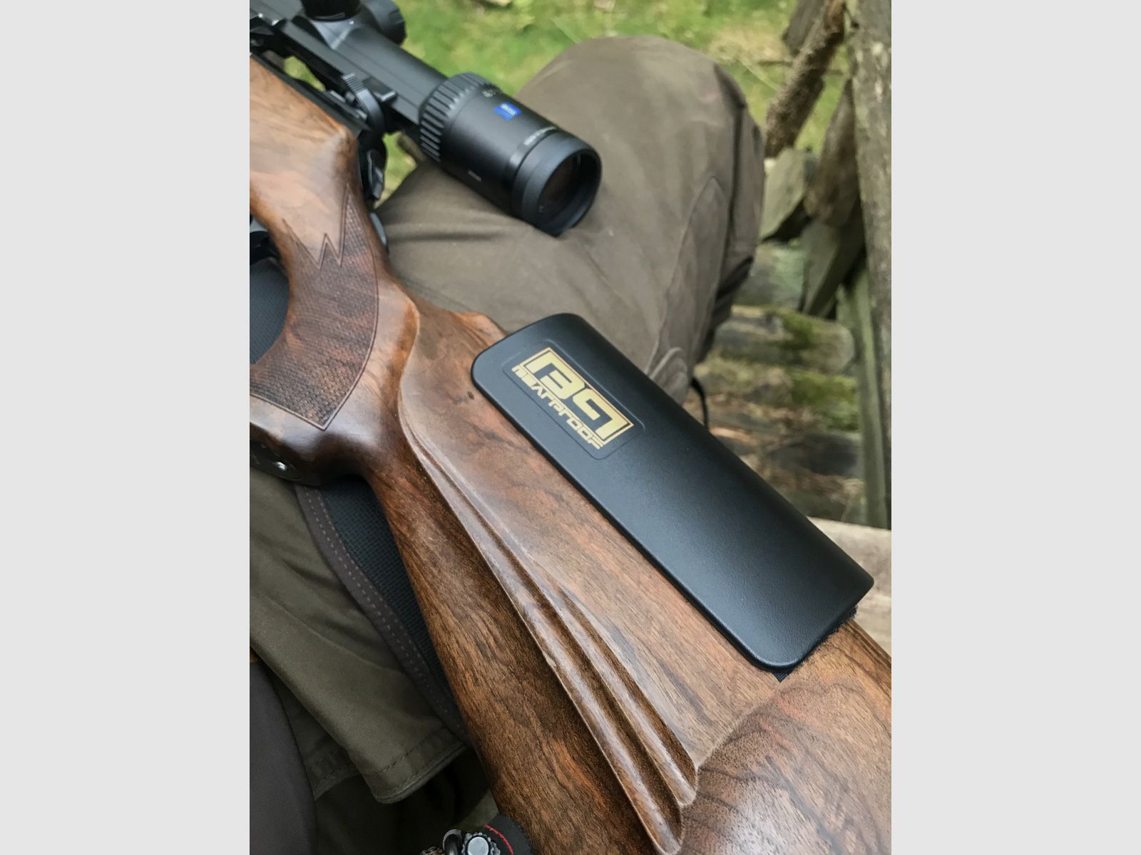 BEARPROOF PRECISION Podnóżek z uchwytem na naboje - Czarny