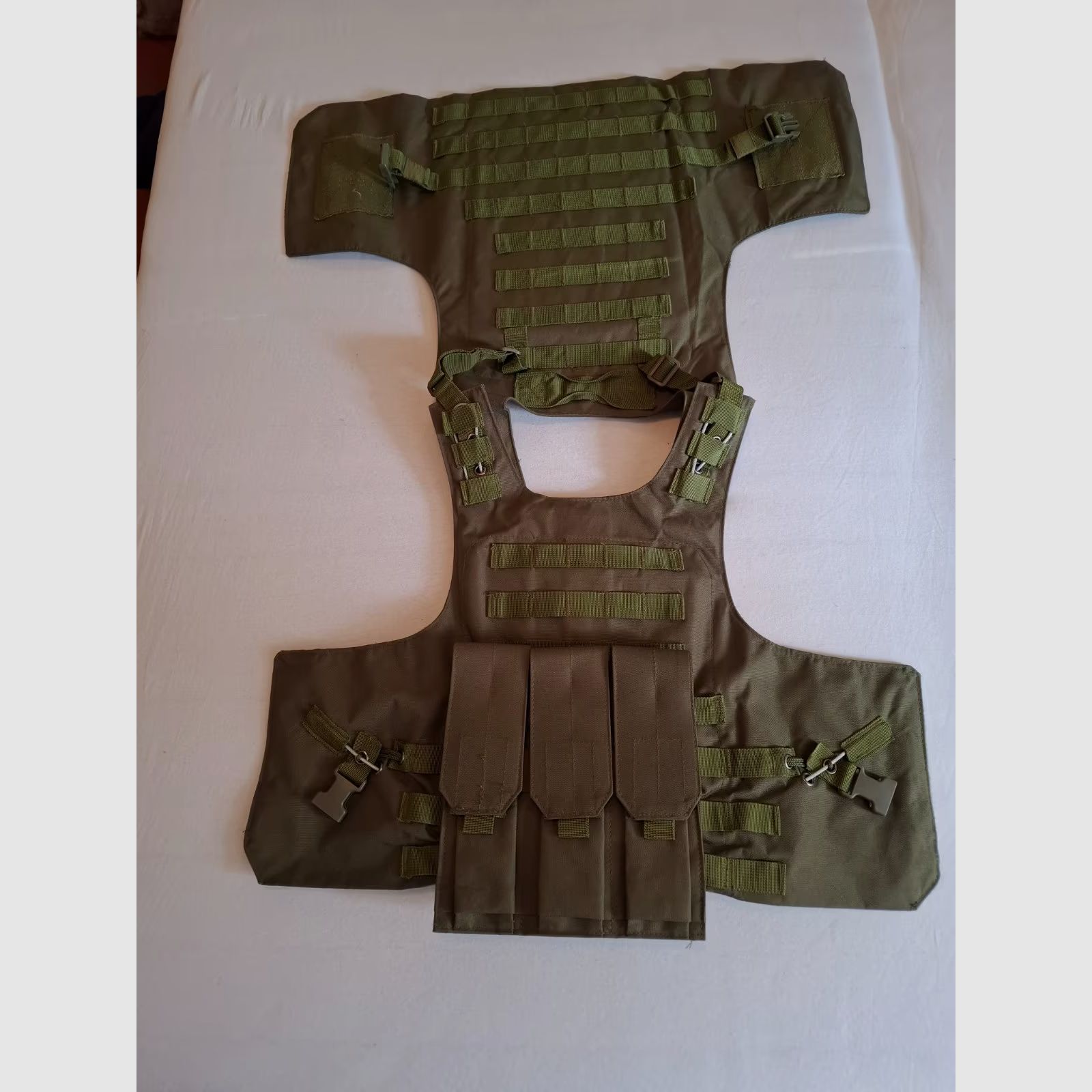 Olivgrüne Schutzweste für den Airsoftgebrauch