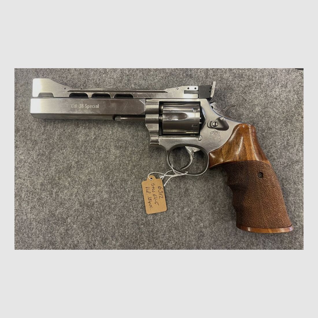 Smith + Wesson 64-5