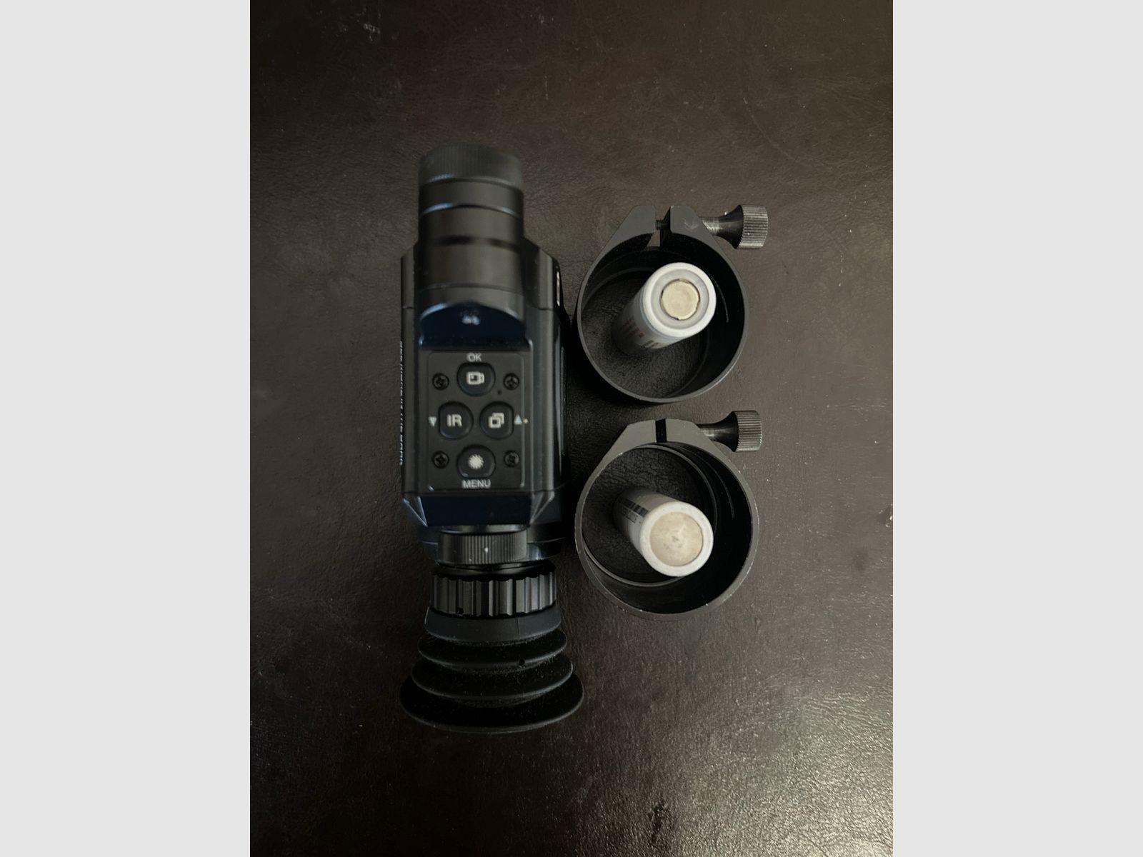 Sytong HT-66 Edizione Tedesca Dispositivo di Visione Notturna + 2 Adattatori + Batterie